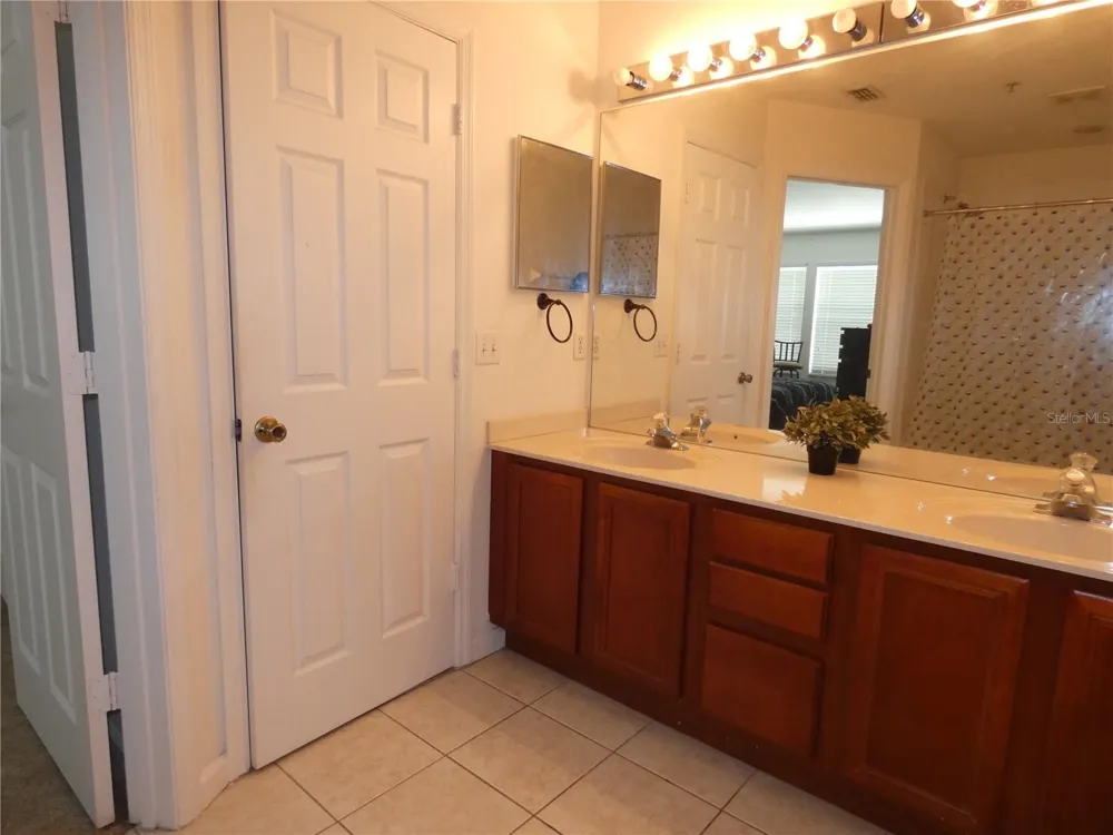 6105 TWAIN STREET #102 Orlando, FL 32835