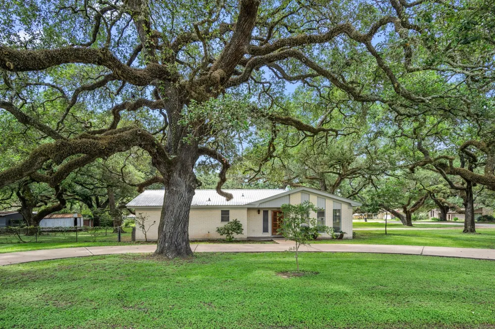 103 King Drive Columbus, TX 78934