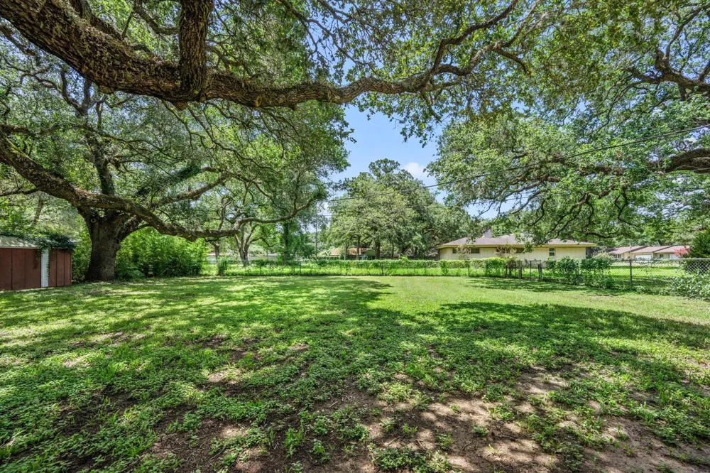 103 King Drive Columbus, TX 78934