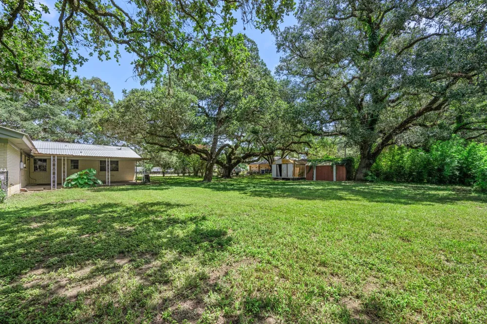 103 King Drive Columbus, TX 78934