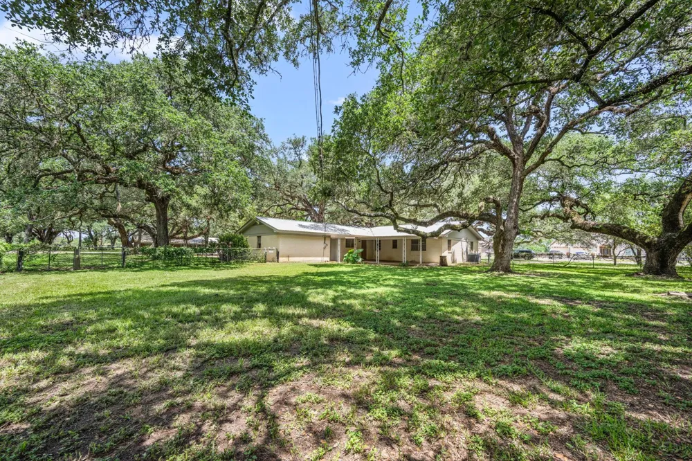 103 King Drive Columbus, TX 78934