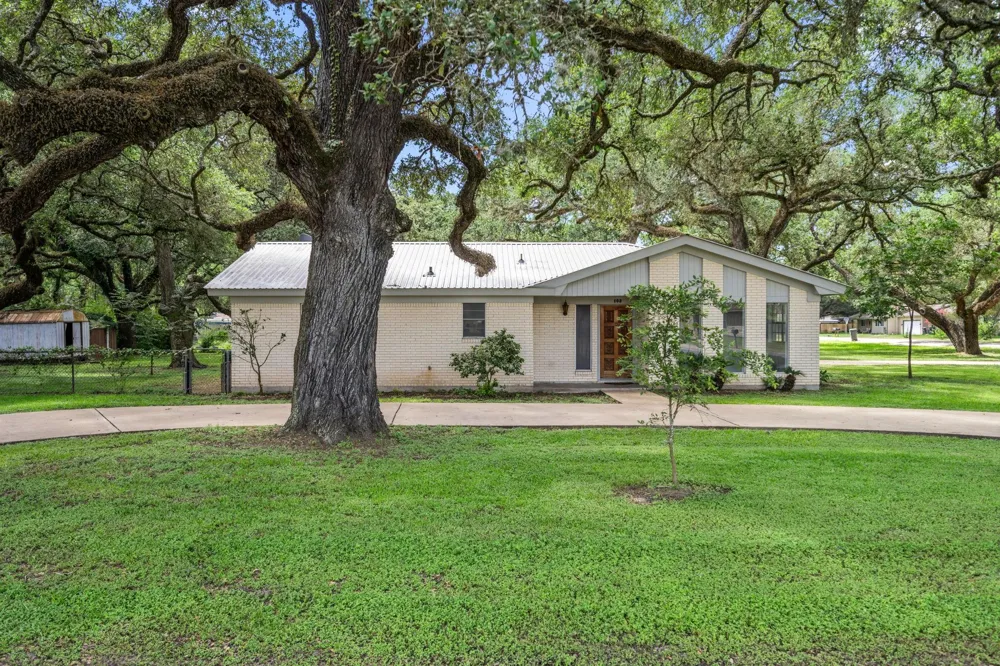 103 King Drive Columbus, TX 78934