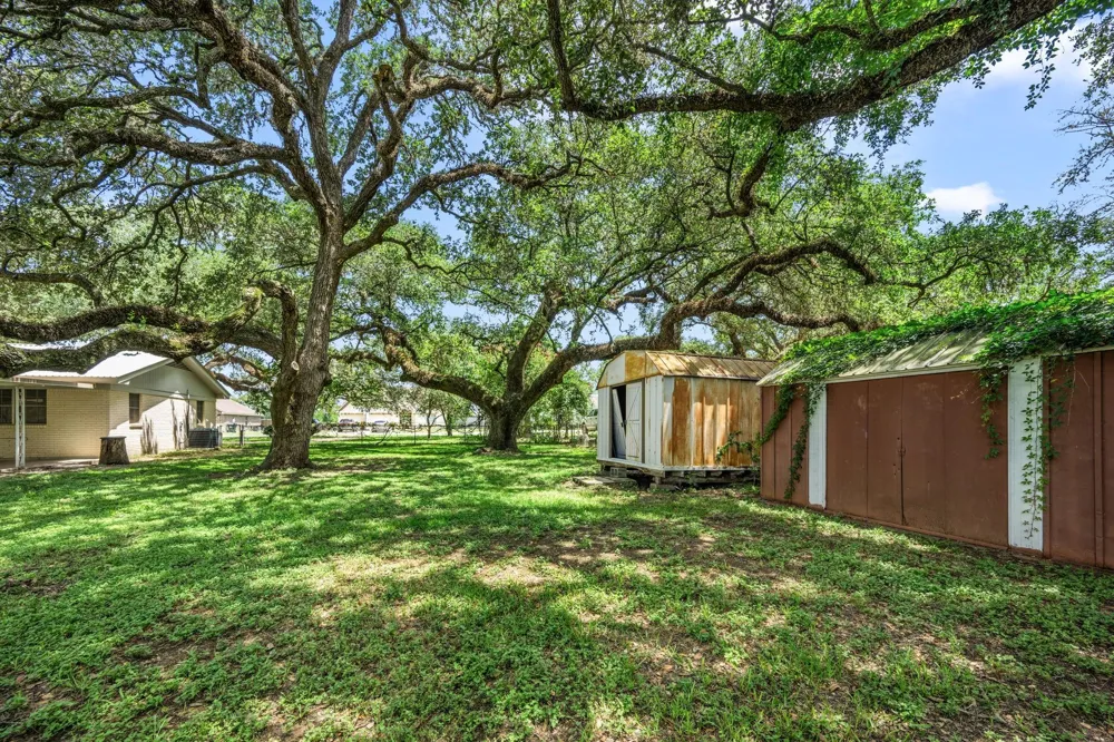 103 King Drive Columbus, TX 78934