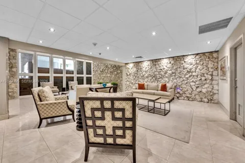 3111 Ocean Dr #904