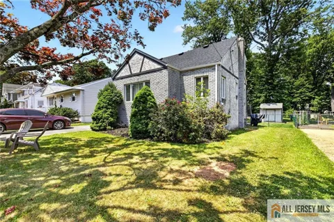 93 Gaywood Avenue