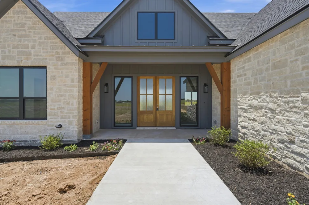 495 High Meadow Elm Mott, TX 76640