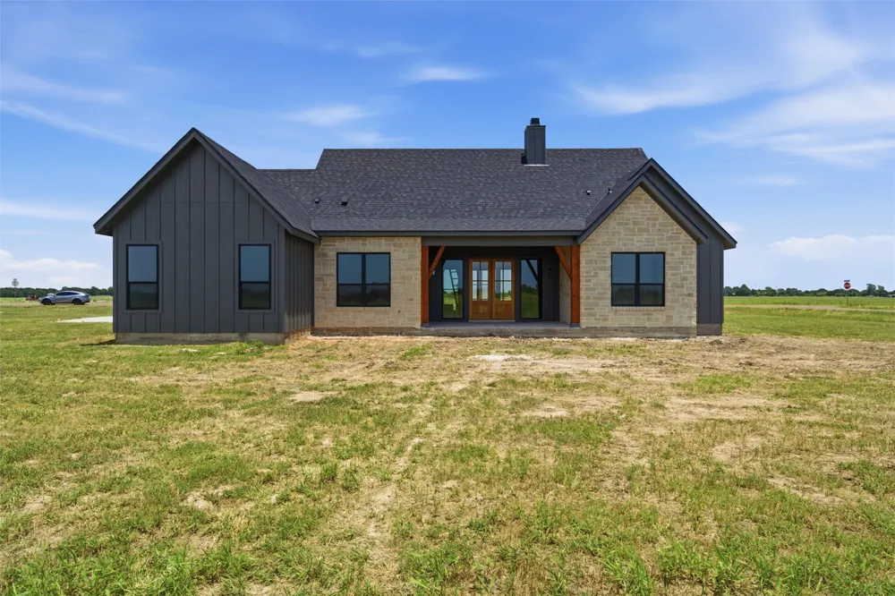 495 High Meadow Elm Mott, TX 76640