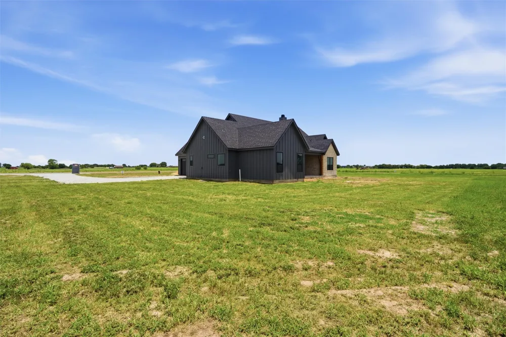 495 High Meadow Elm Mott, TX 76640
