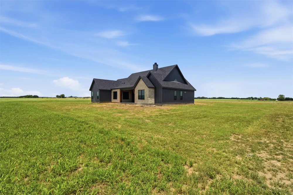 495 High Meadow Elm Mott, TX 76640