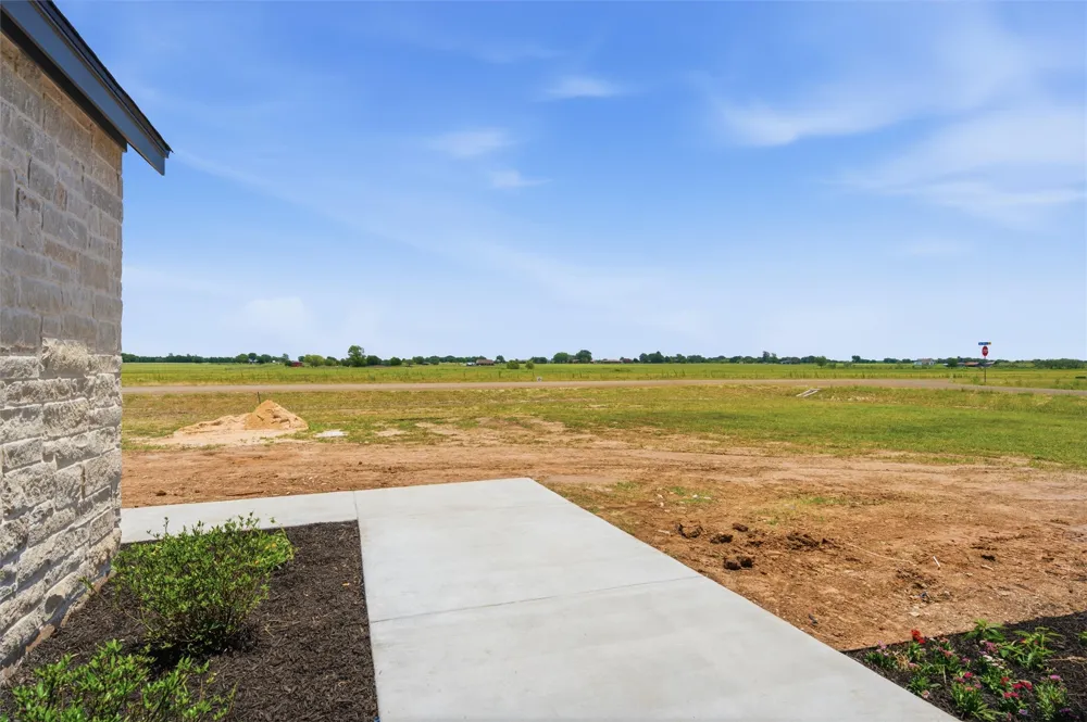 495 High Meadow Elm Mott, TX 76640