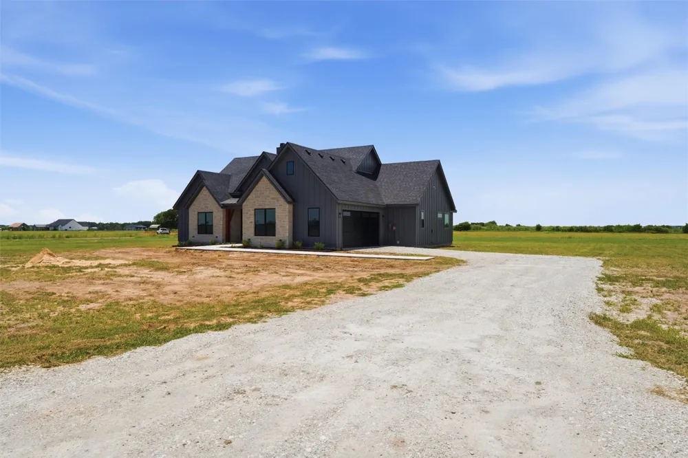 495 High Meadow Elm Mott, TX 76640