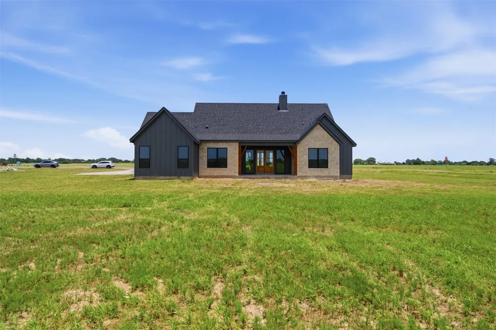 495 High Meadow Elm Mott, TX 76640