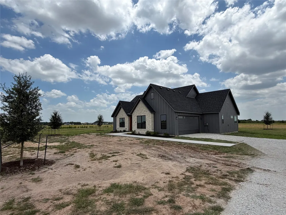 495 High Meadow Elm Mott, TX 76640