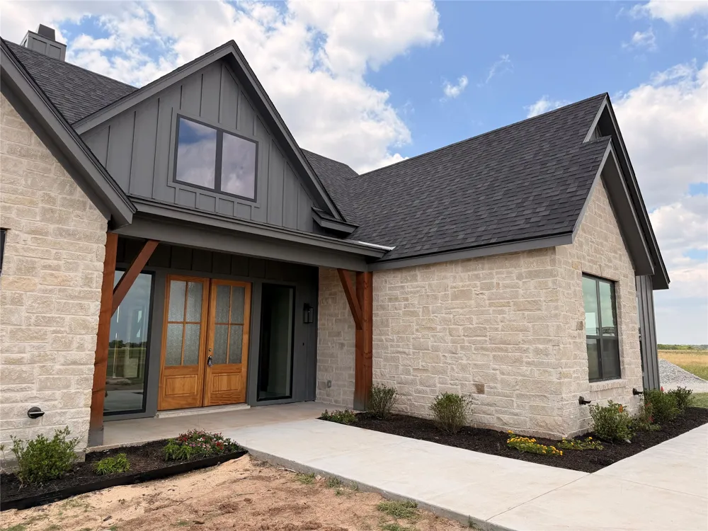 495 High Meadow Elm Mott, TX 76640