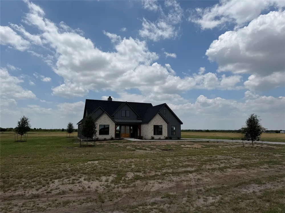 495 High Meadow Elm Mott, TX 76640