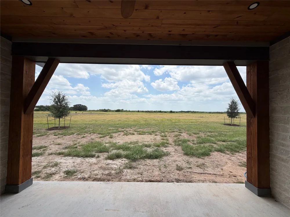 495 High Meadow Elm Mott, TX 76640