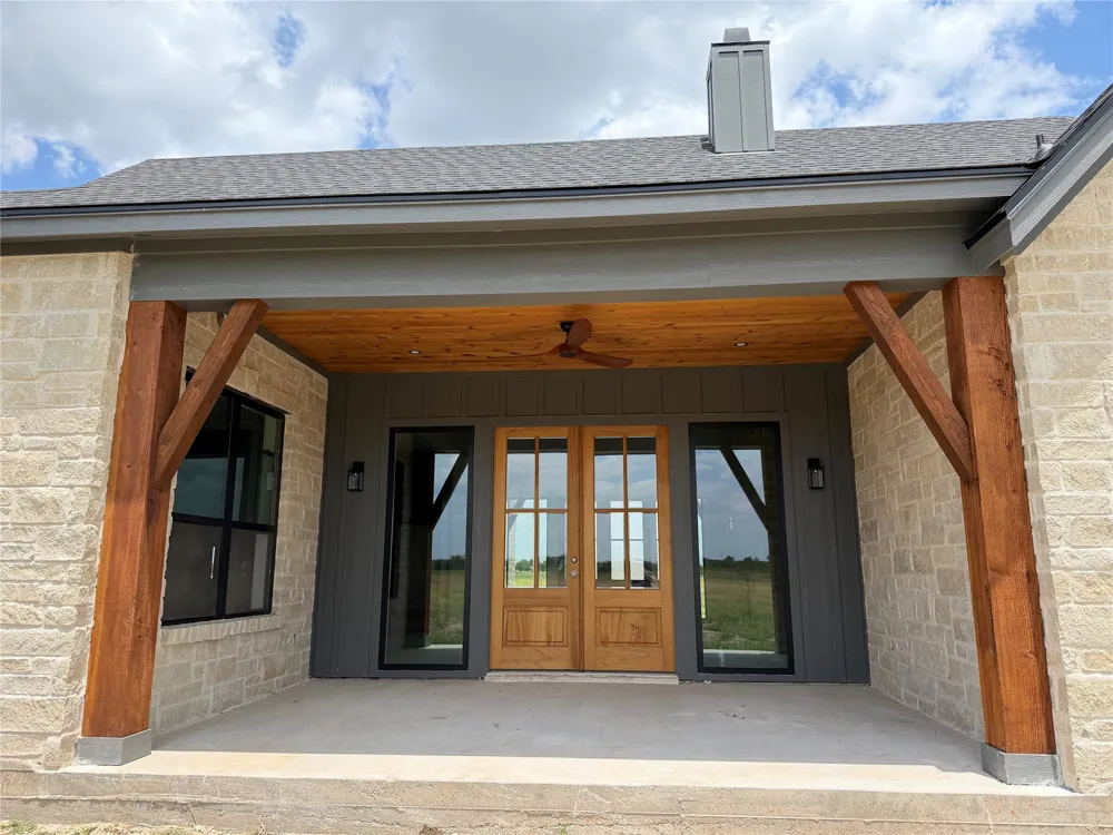 495 High Meadow Elm Mott, TX 76640