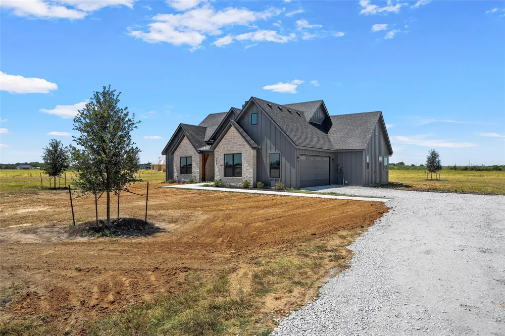 495 High Meadow Elm Mott, TX 76640