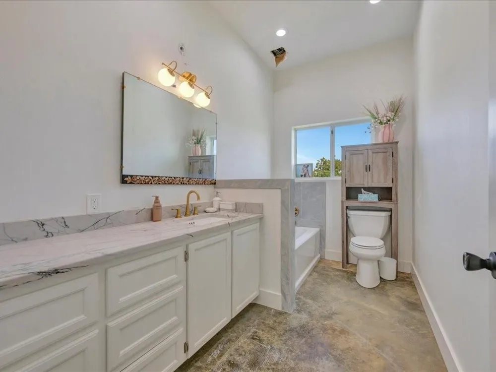 664 County Road 3355 Crockett, TX 75835