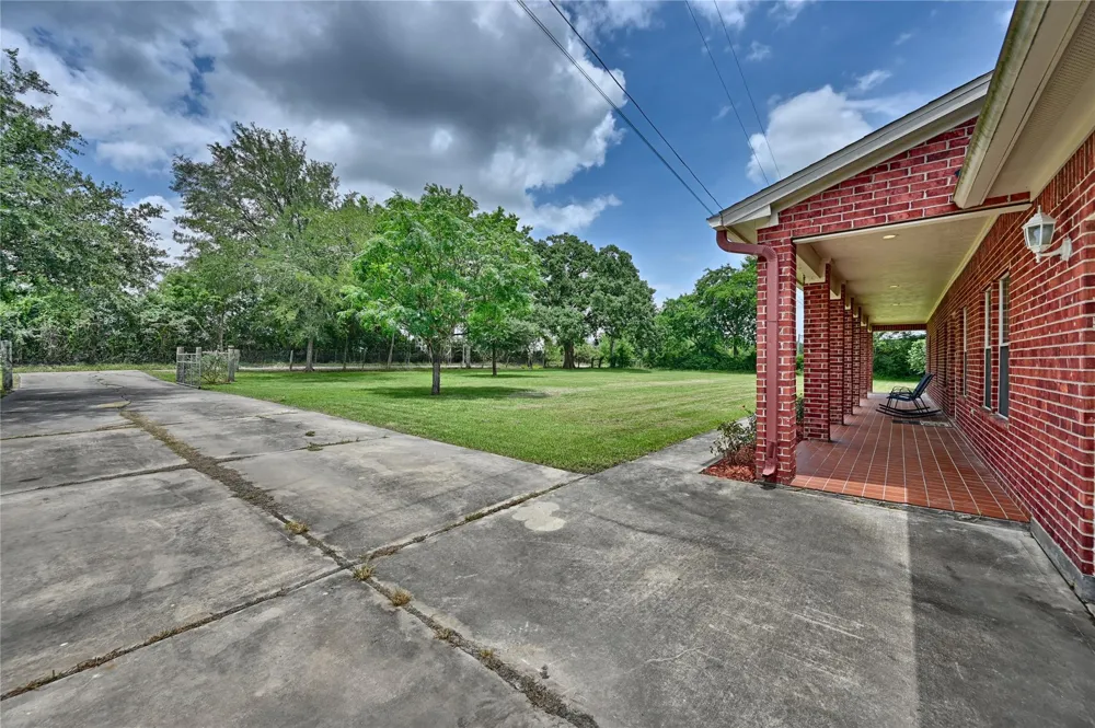 8514 County Road 313 Plantersville, TX 77363
