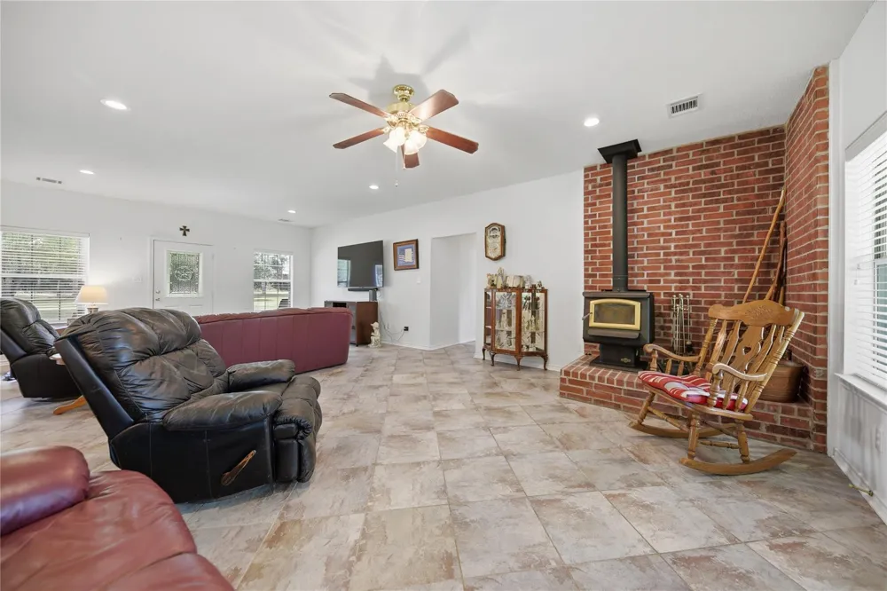 8514 County Road 313 Plantersville, TX 77363