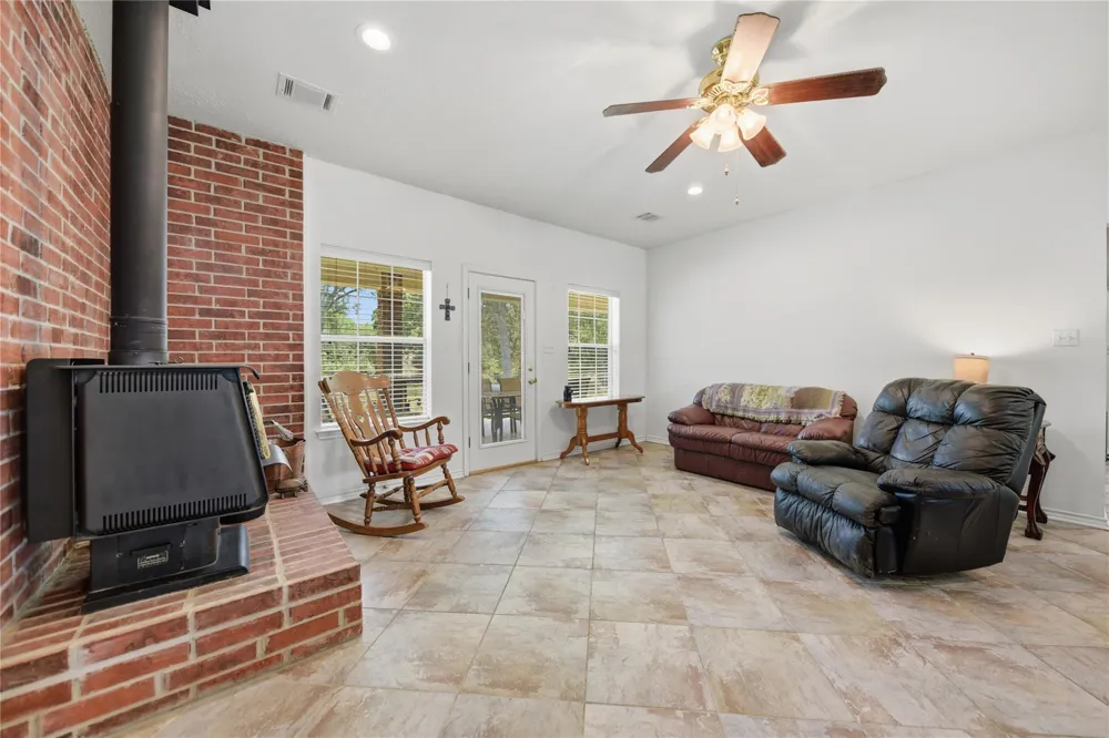 8514 County Road 313 Plantersville, TX 77363