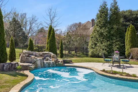 1412 Arrowhead Dr
