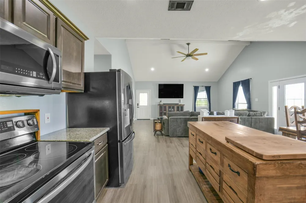 11301 S Fm 441 Road Louise, TX 77455