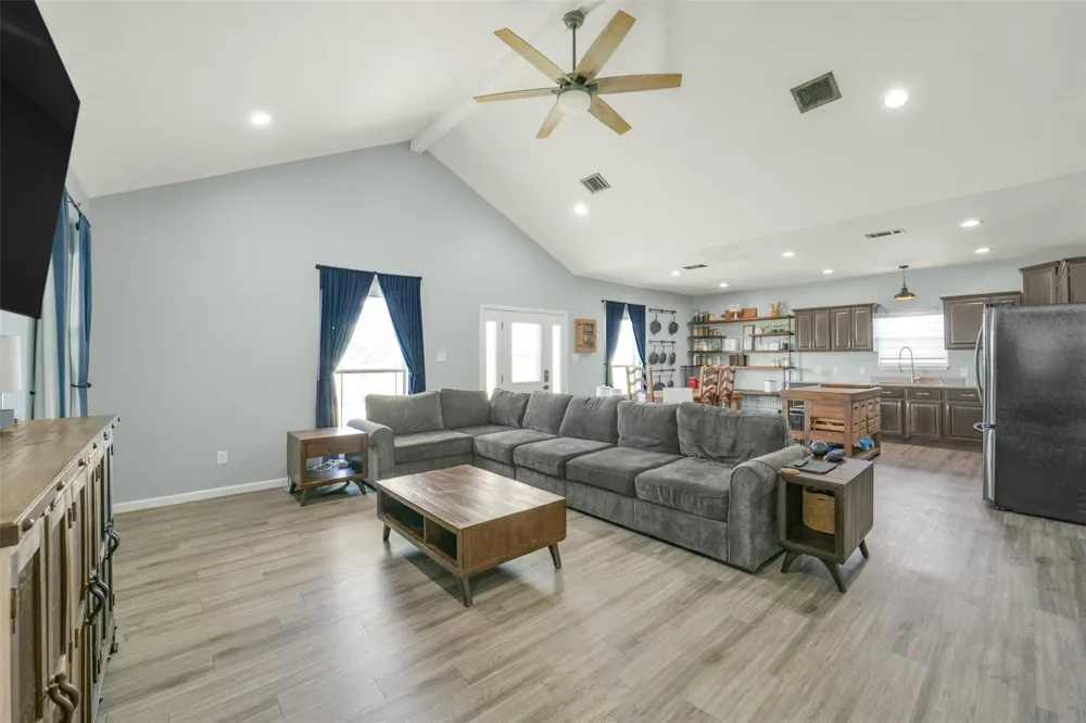 11301 S Fm 441 Road Louise, TX 77455