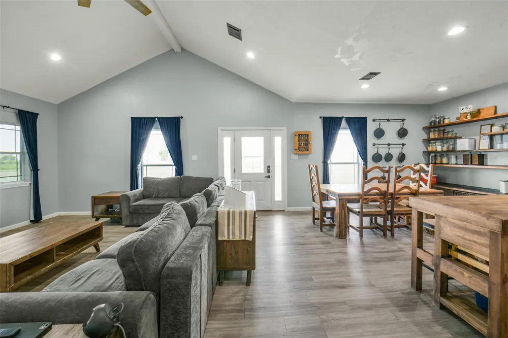 11301 S Fm 441 Road Louise, TX 77455