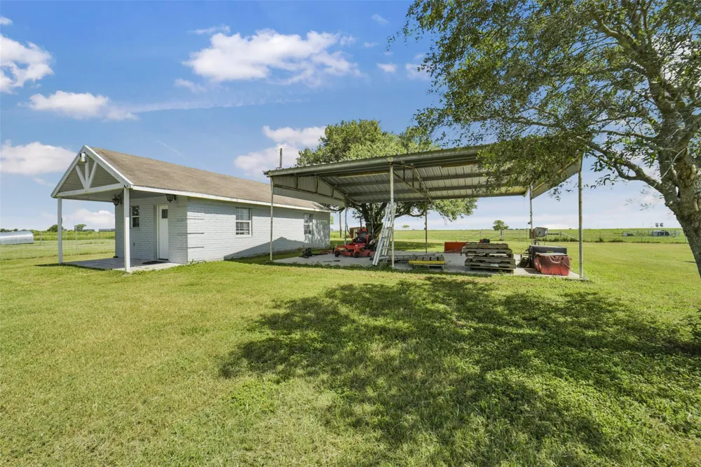 11301 S Fm 441 Road Louise, TX 77455