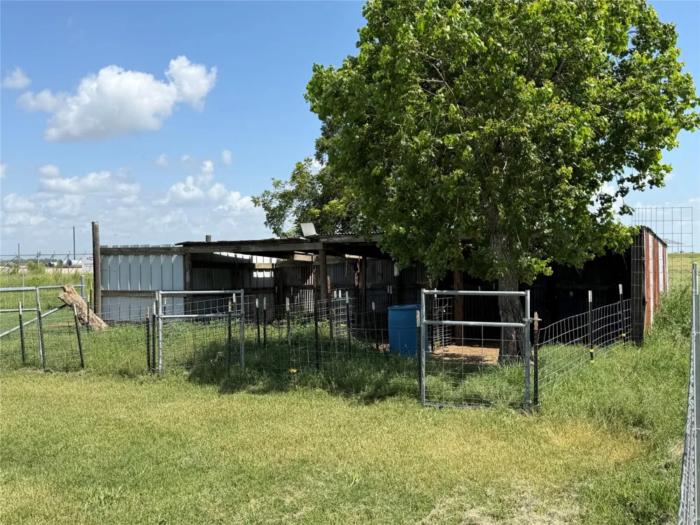 11301 S Fm 441 Road Louise, TX 77455