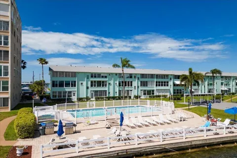 1819 SHORE DRIVE S #110