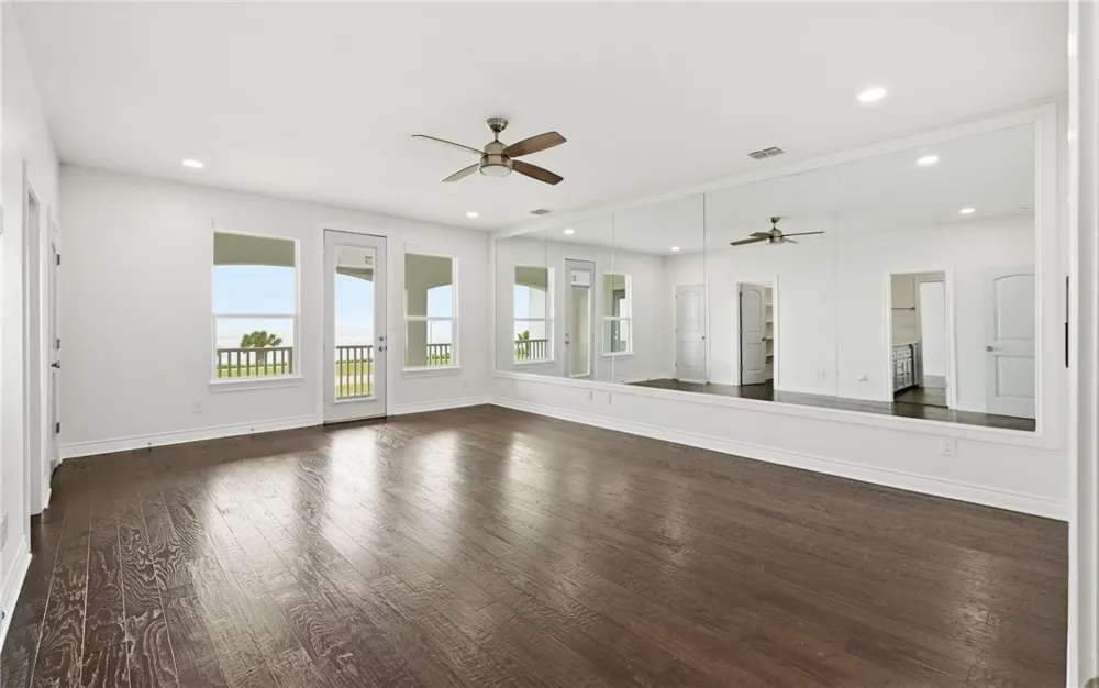 3001 Ocean Drive Corpus Christi, TX 78404