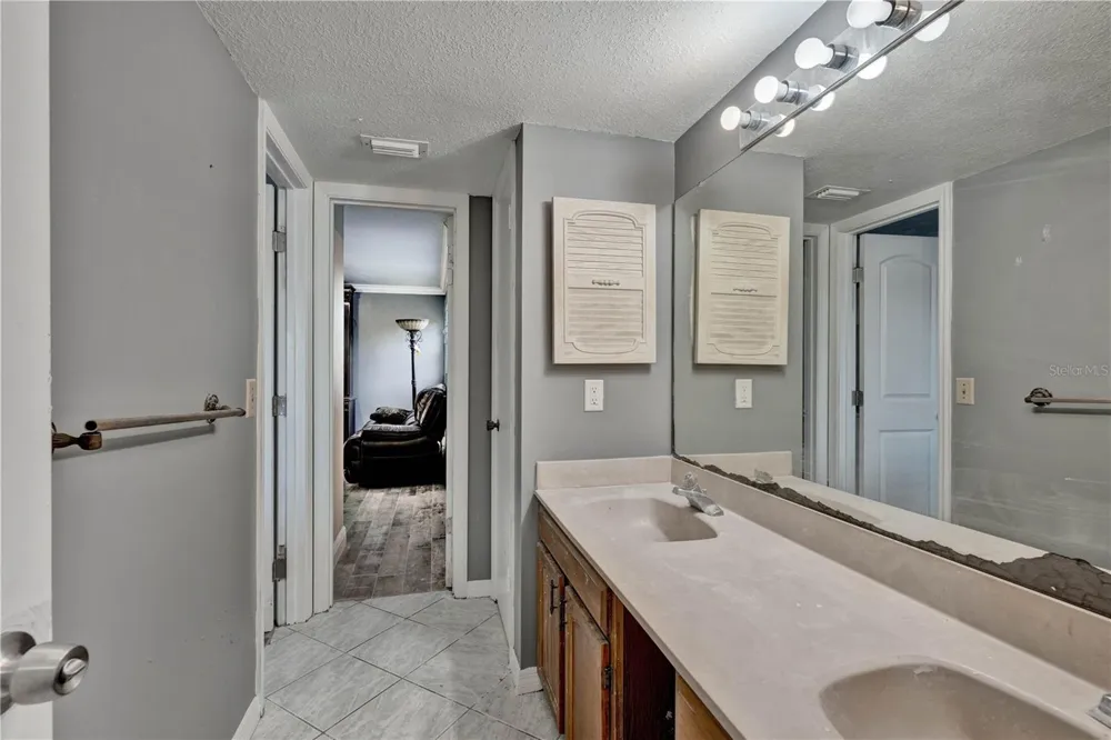 1879 KAMLER AVENUE Orlando, FL 32817