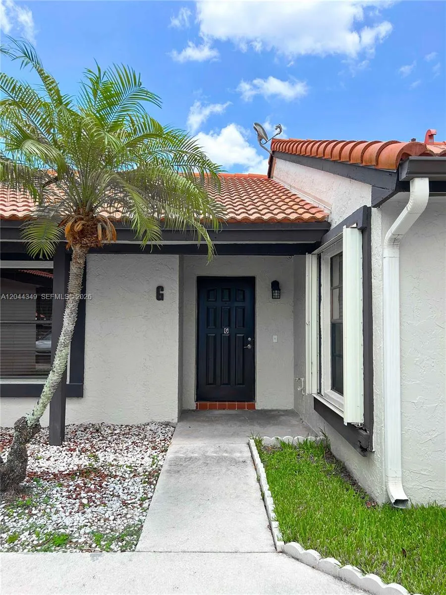 14970 SW 48th Ter #27G Miami, FL 33185