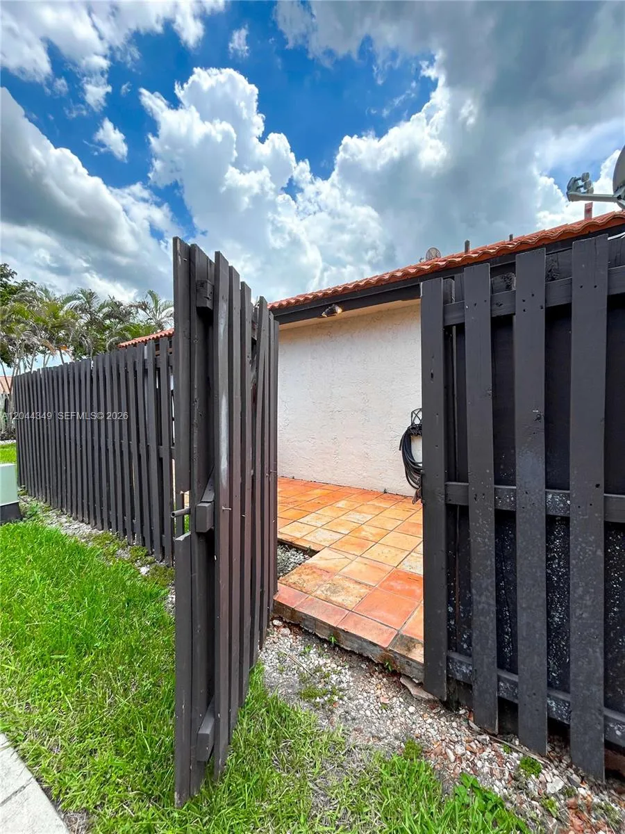 14970 SW 48th Ter #27G Miami, FL 33185