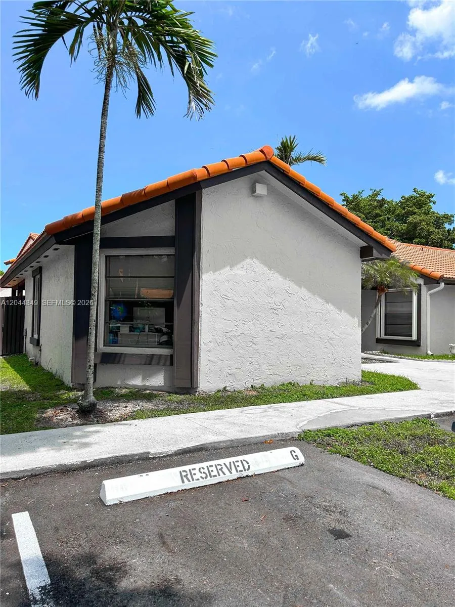 14970 SW 48th Ter #27G Miami, FL 33185