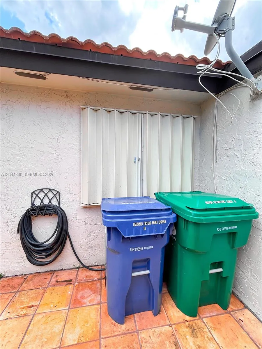 14970 SW 48th Ter #27G Miami, FL 33185