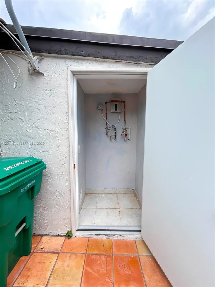 14970 SW 48th Ter #27G Miami, FL 33185