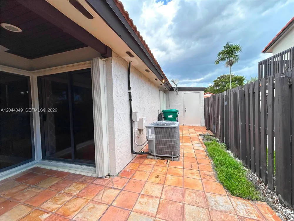 14970 SW 48th Ter #27G Miami, FL 33185