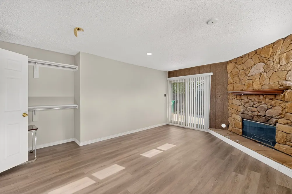 2041 Hemlock Drive Haltom City, TX 76117