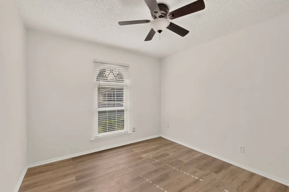 2041 Hemlock Drive Haltom City, TX 76117