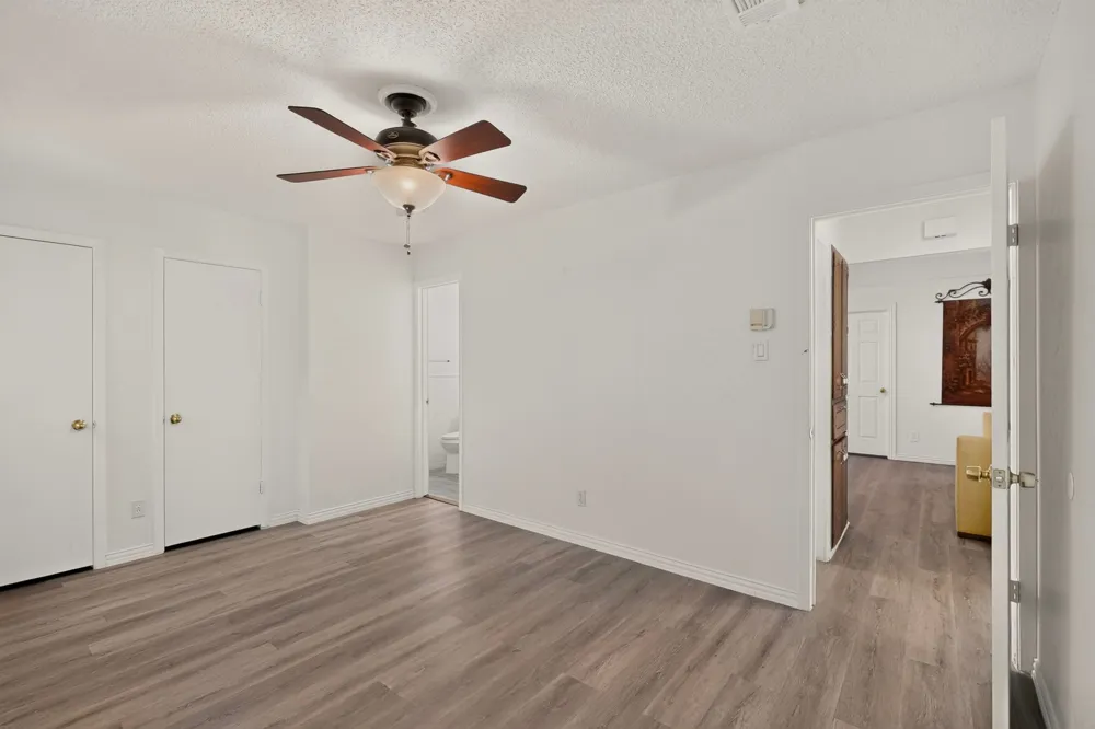 2041 Hemlock Drive Haltom City, TX 76117