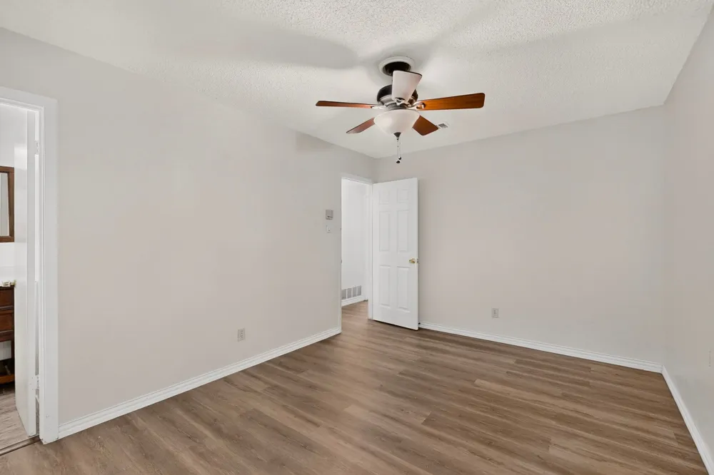 2041 Hemlock Drive Haltom City, TX 76117