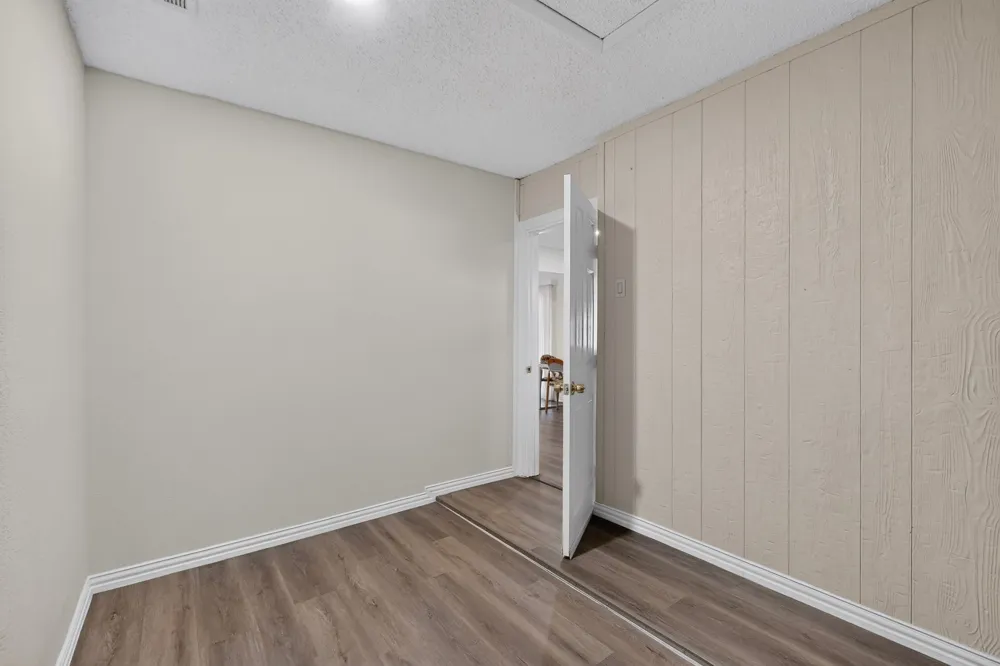 2041 Hemlock Drive Haltom City, TX 76117