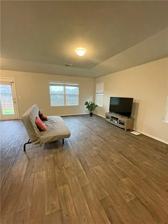 5825 Shanjia Drive Austin, TX 78724