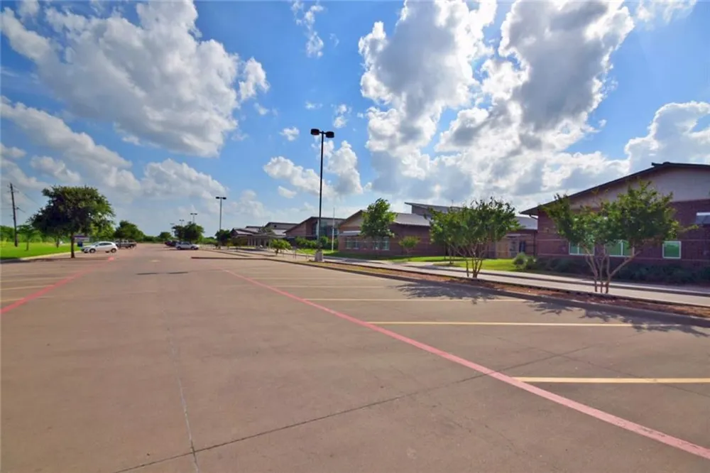 5825 Shanjia Drive Austin, TX 78724
