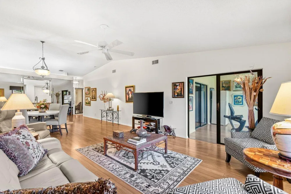 8286 Springlake Drive Boca Raton, FL 33496