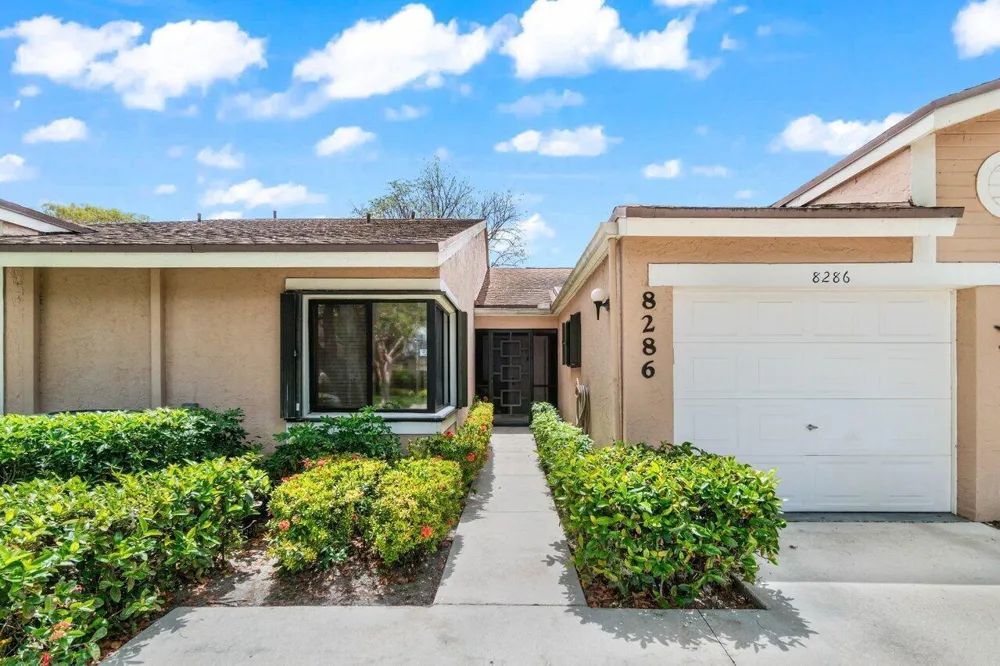 8286 Springlake Drive Boca Raton, FL 33496